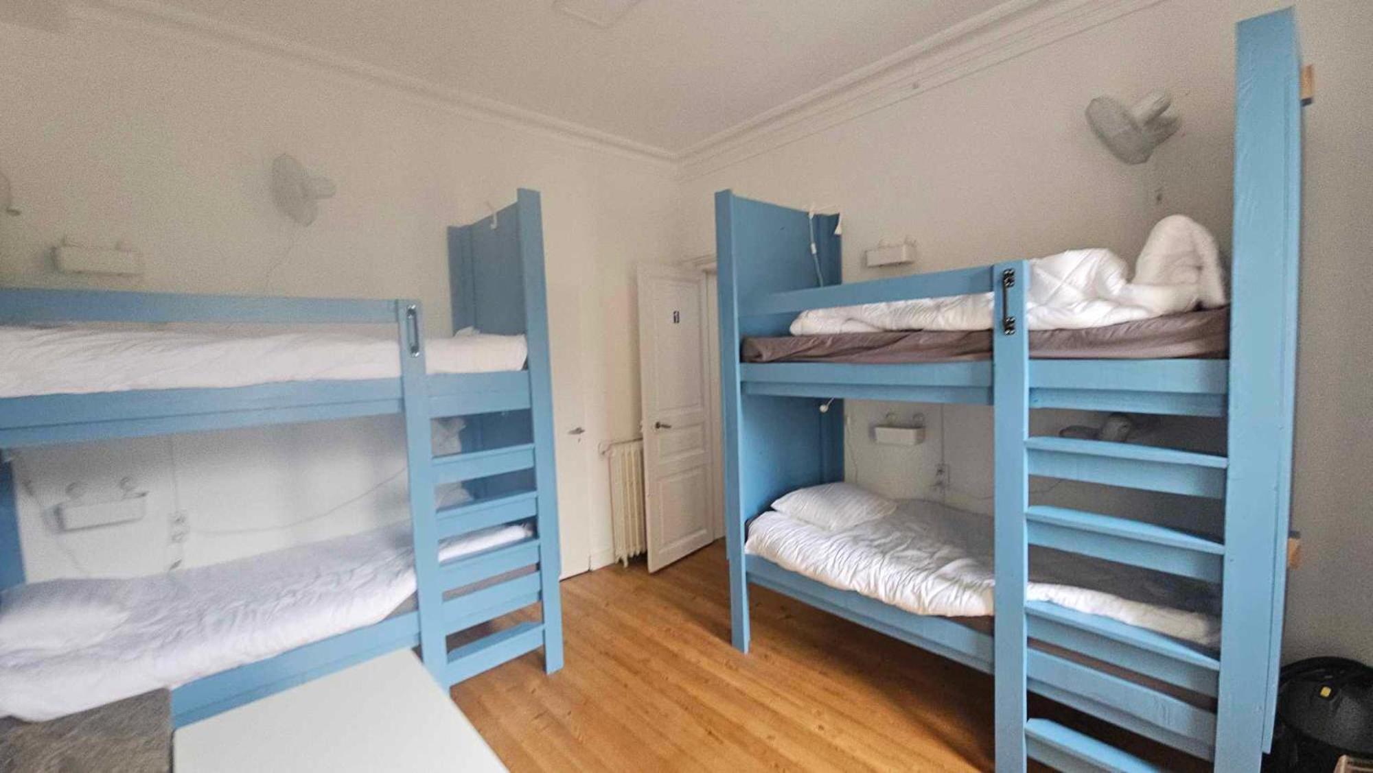 Bed In 6-Bed Mixed Dormitory Le Jardin Cafe Bordeaux Extérieur photo
