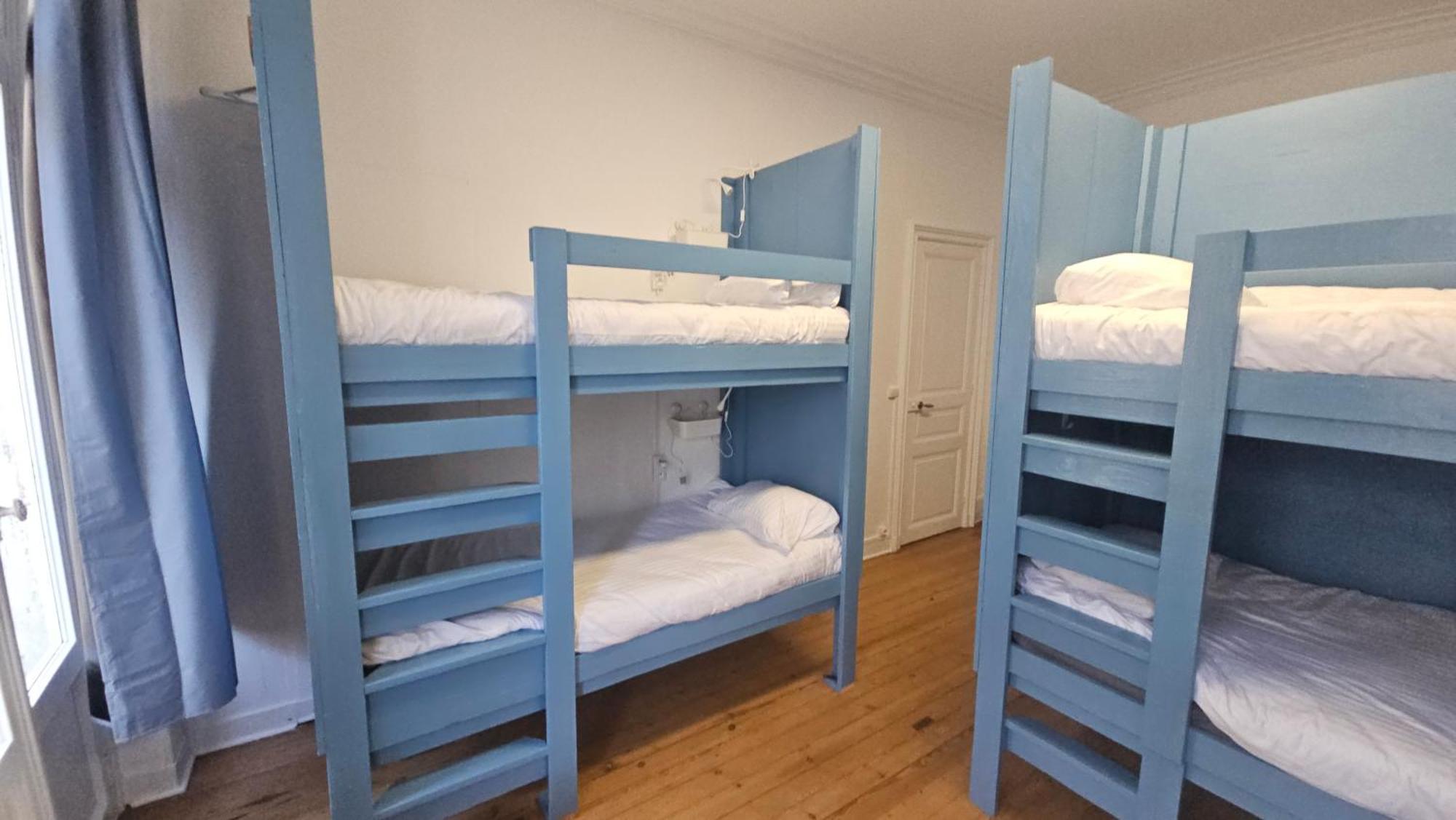 Bed In 6-Bed Mixed Dormitory Le Jardin Cafe Bordeaux Extérieur photo
