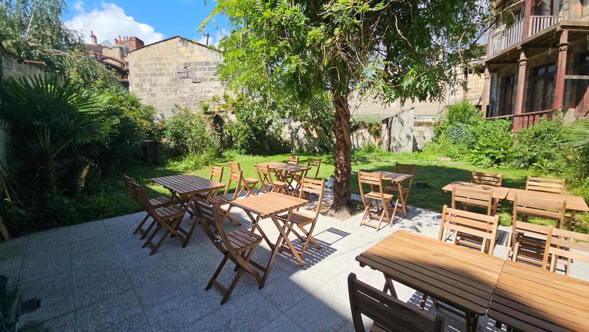 Bed In 6-Bed Mixed Dormitory Le Jardin Cafe Bordeaux Extérieur photo