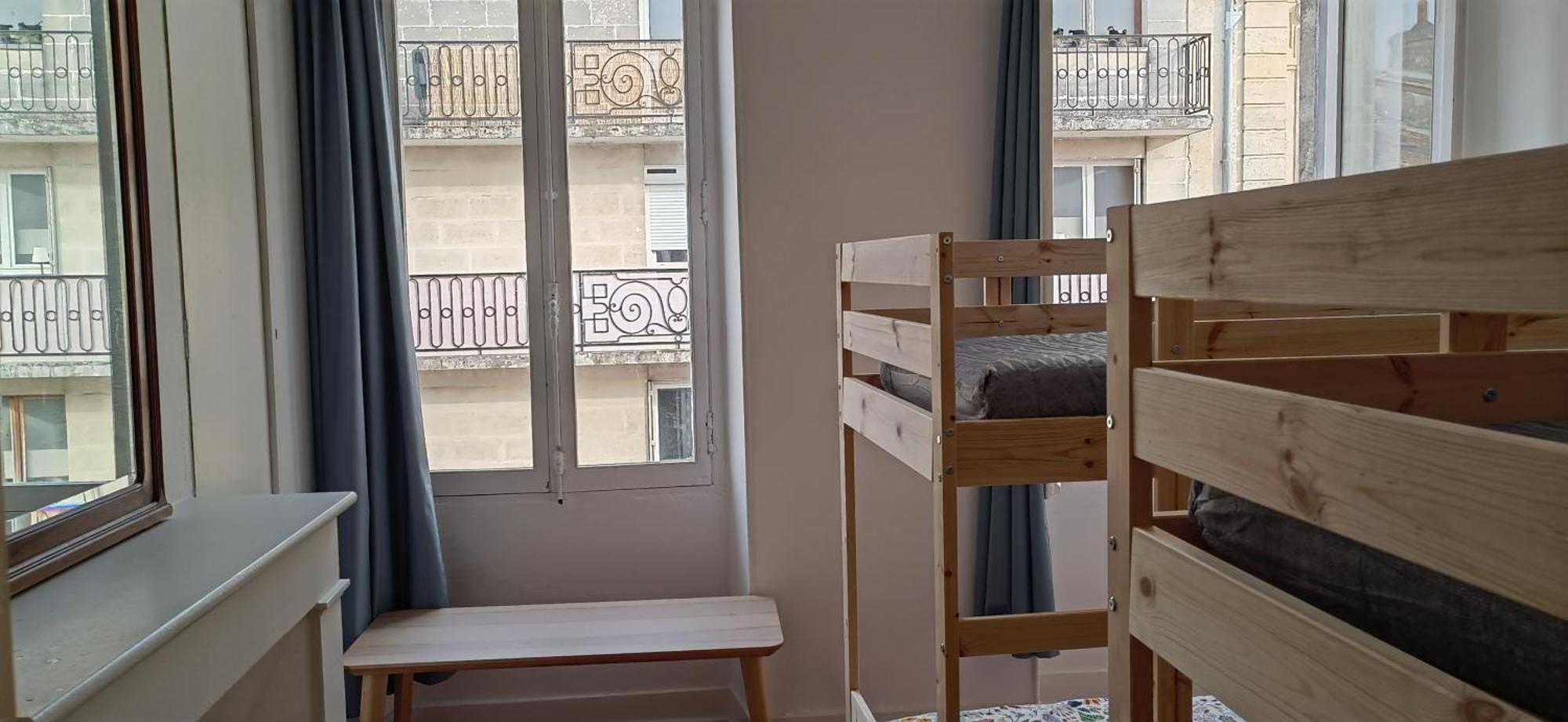 Bed In 6-Bed Mixed Dormitory Le Jardin Cafe Bordeaux Extérieur photo