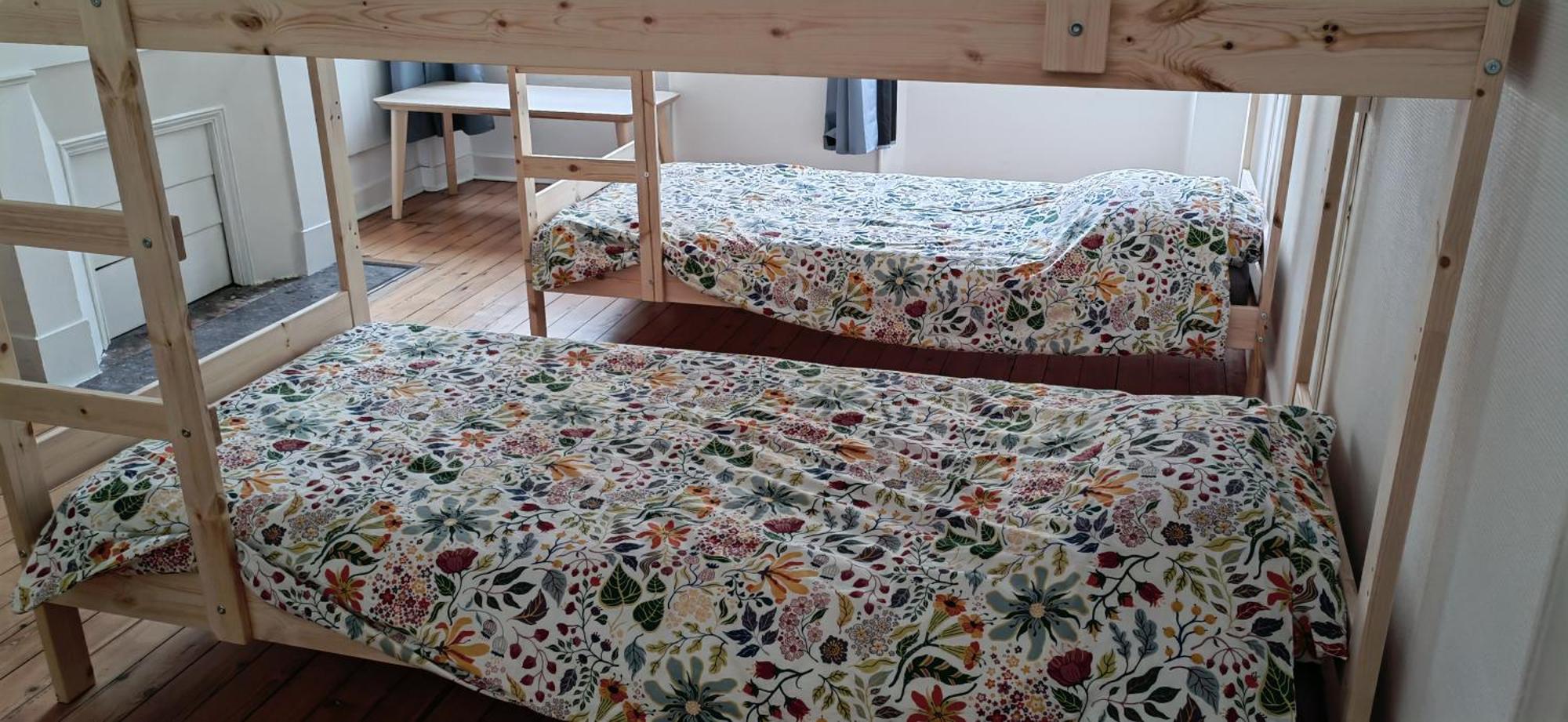 Bed In 6-Bed Mixed Dormitory Le Jardin Cafe Bordeaux Extérieur photo