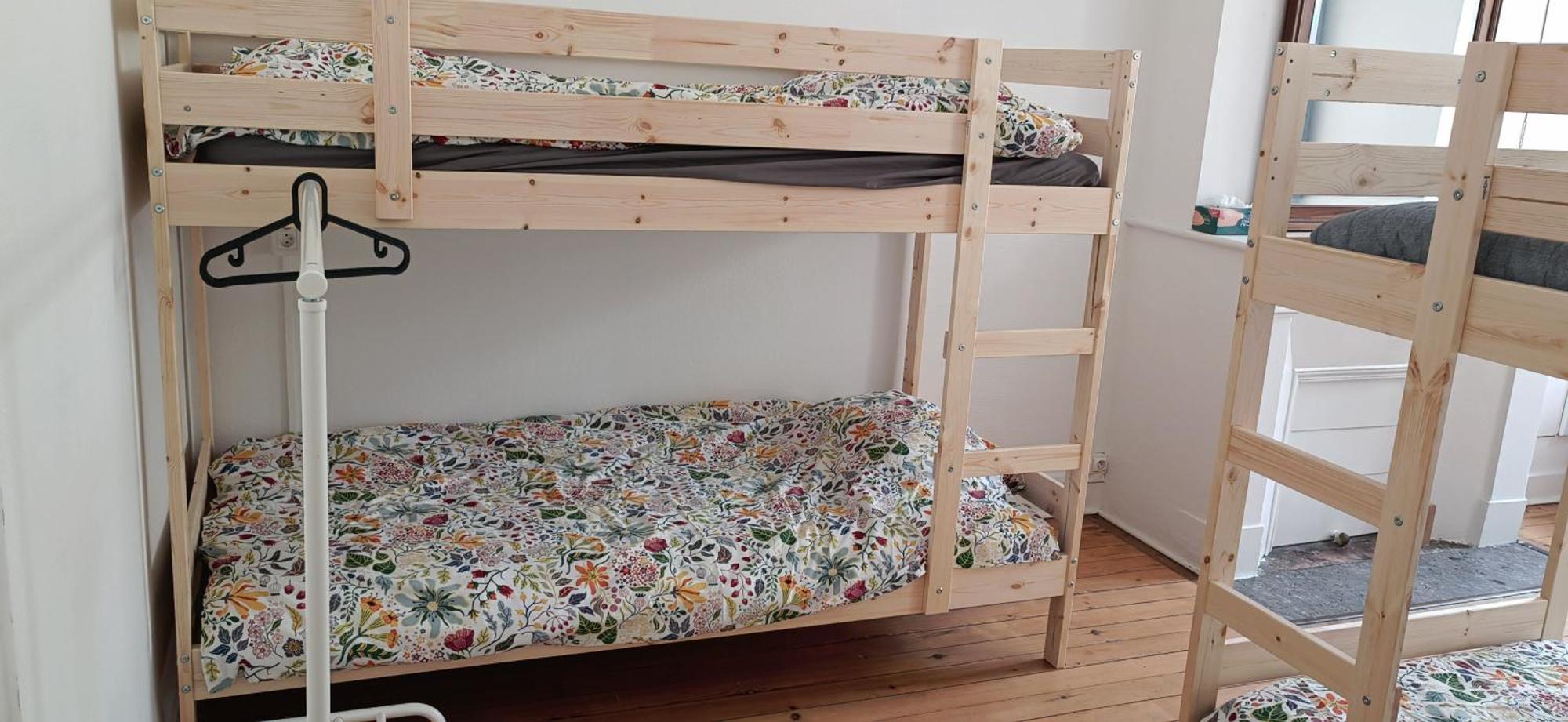 Bed In 6-Bed Mixed Dormitory Le Jardin Cafe Bordeaux Extérieur photo
